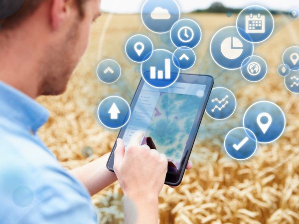 売上も経常利益もUP!?人手不足の緩和を期待される「農業のIT利用の実態」