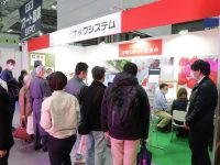 いちご自動収穫ロボット『ロボつみ』のアイナックシステムが「関西農業Week＠インテックス大阪」に登場。ロボット収穫の未来を体感できるブースは大盛況！